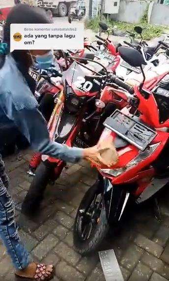 Tak kuat bayar cicilan, hancurkan sepeda motor.
