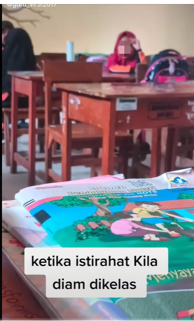 Lihat Murid Diam di Kelas Saat Jam Istirahat, Aksi Guru Ini Bikin Haru