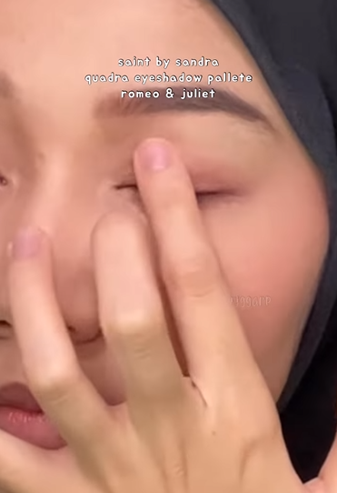 Memakai Eyeshadow