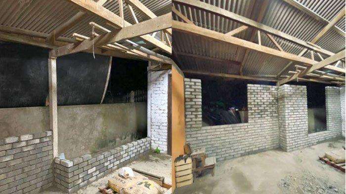 Dana Tipis Mau Bangun Rumah, Ustazah Ini Rela Jadi Tukang Bangunan