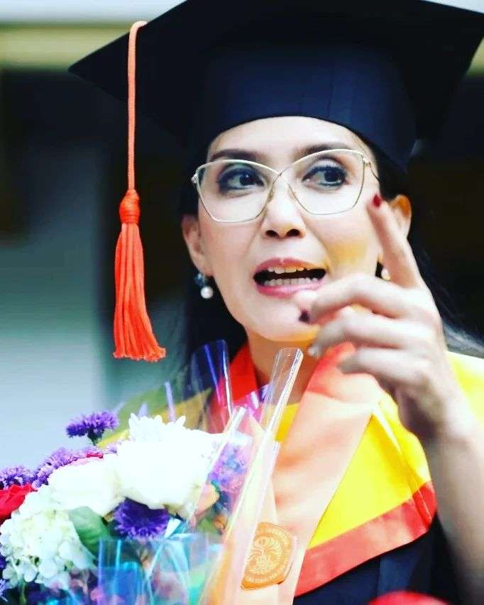 Wisuda Rieke Diah Pitaloka
