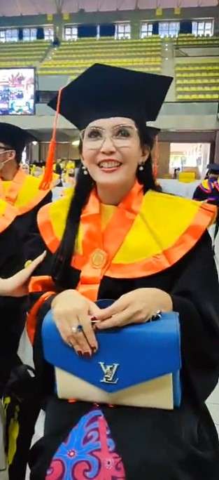 Wisuda Rieke Diah Pitaloka