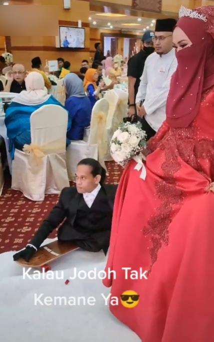 Momen haru pengantin wanita nikahi pria cacat.