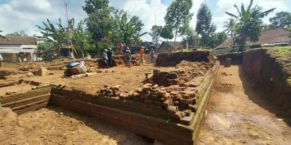 Candi Besar Bercorak Hindu Ditemukan Dekat Borobudur, Dibuat dari Batu Bata
