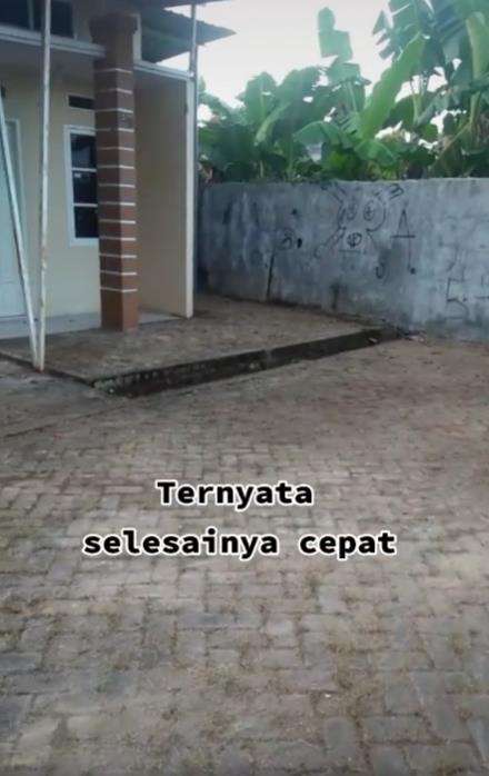 Cuma bersihkan rumput dan tanaman liar bayar Rp400 ribu.