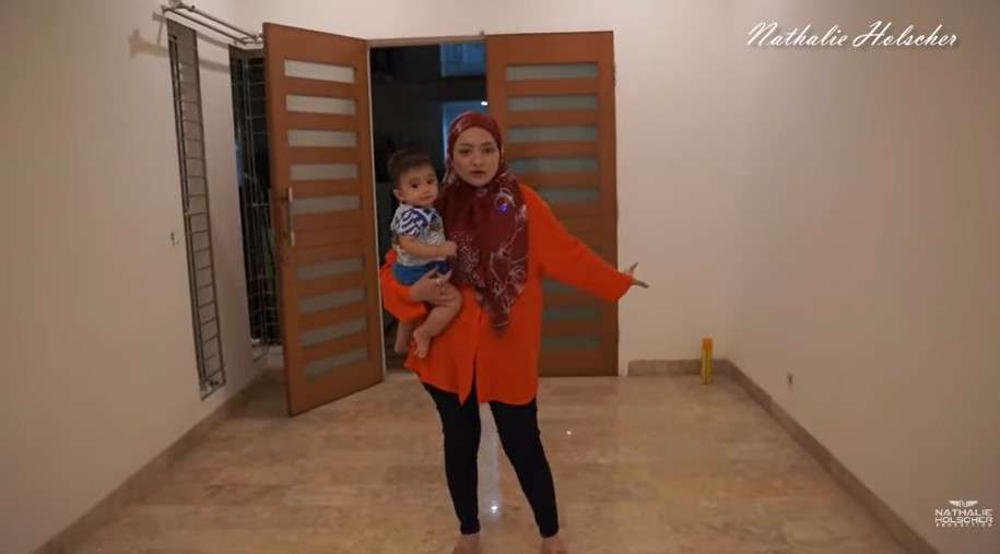 Potret rumah baru Nathalie Holscher Potret rumah baru Nathalie Holscher