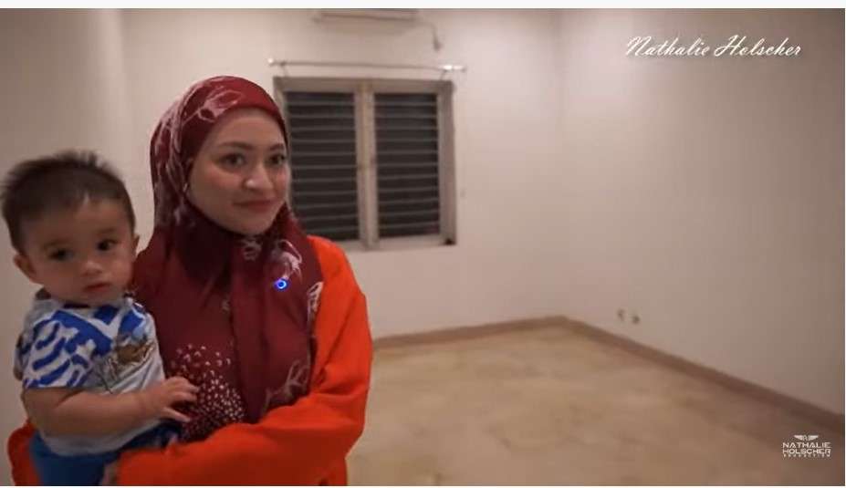 Potret rumah baru Nathalie Holscher Potret rumah baru Nathalie Holscher