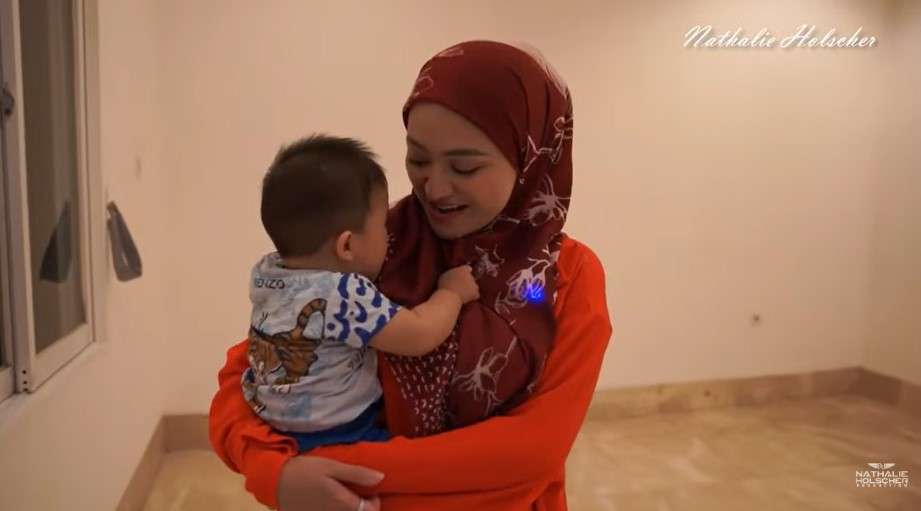 Potret rumah baru Nathalie Holscher Potret rumah baru Nathalie Holscher