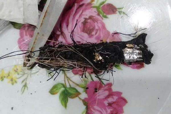 Benda sihir yang ditemukan di rumah almarhum.