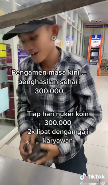 Pengamen Traktir Kasir Minimarket, Ternyata Penghasilannya Rp300 Ribu per Hari