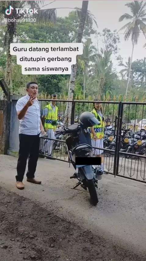 guru terlambat dihukum siswa guru terlambat dihukum siswa