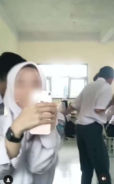 Siswi SMA bikin konten