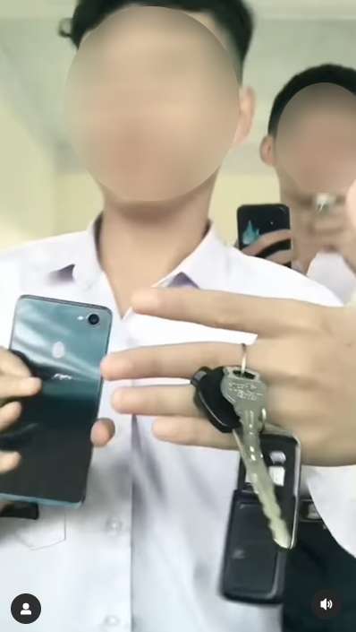 Siswi SMA bikin konten