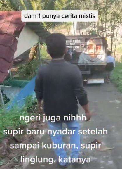Sopir baru sadar kesasar di kuburan usai antar dua perempuan cantik.