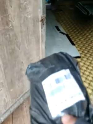Kurir paket.