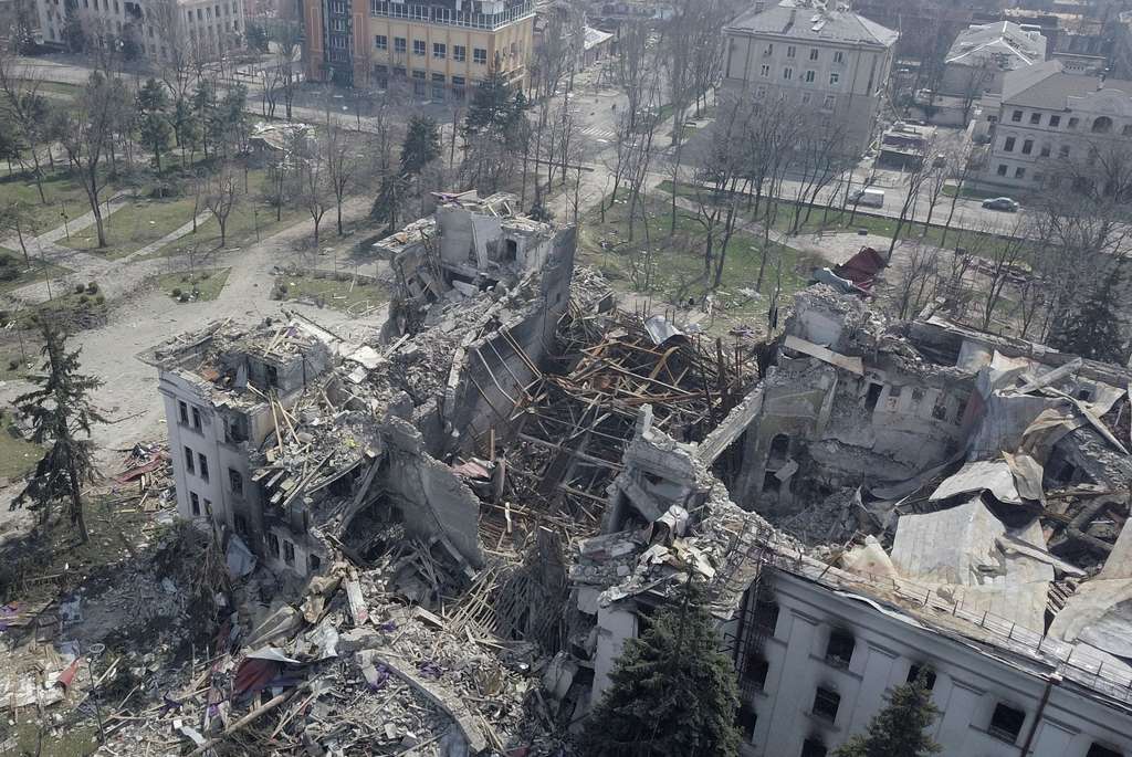 Gedung teater di Mariupol yang hancur dibom Rusia Gedung teater di Mariupol yang hancur dibom Rusia