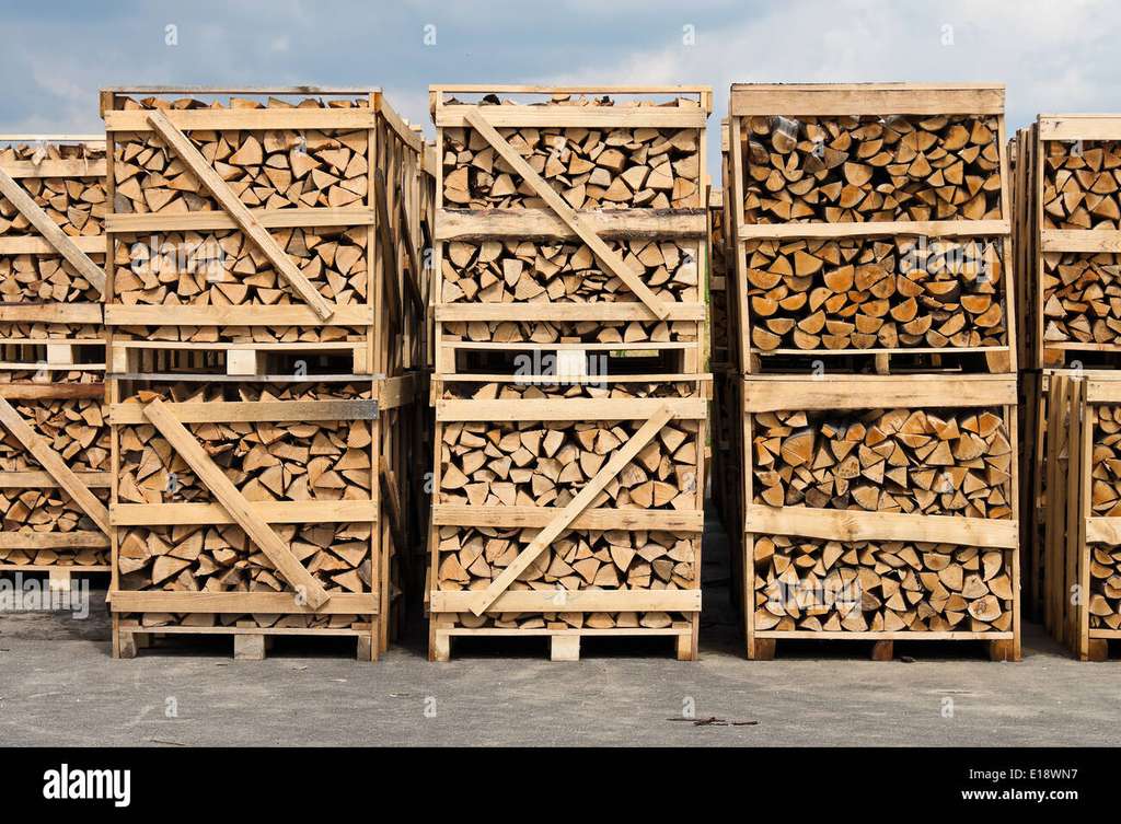 Kayu bakar kotakan yang dijual di Jerman Kayu bakar kotakan yang dijual di Jerman