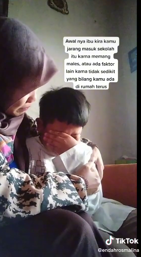 ibu guru dan siswanya