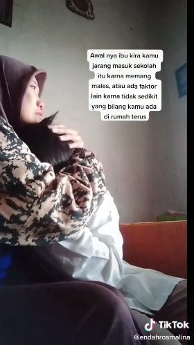 ibu guru dan siswanya
