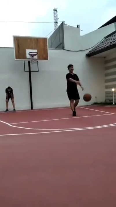 Viral Momen Bahagia Brigadir J Main Basket dengan Ajudan Ferdy Sambo Viral Momen Bahagia Brigadir J Main Basket dengan Ajudan Ferdy Sambo