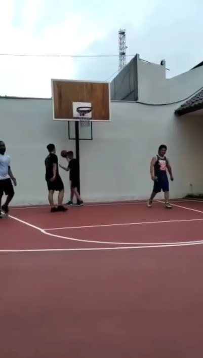 Viral Momen Bahagia Brigadir J Main Basket dengan Ajudan Ferdy Sambo Viral Momen Bahagia Brigadir J Main Basket dengan Ajudan Ferdy Sambo