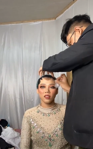 Trik Menghapus Paes Pengantin