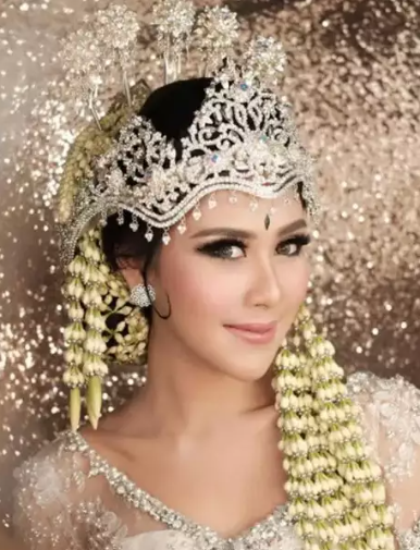 Riasan Adik Artis di Hari Pernikahan