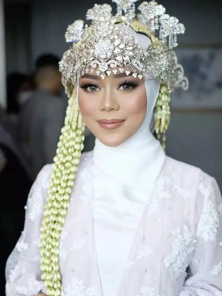 Makeup Bennu Sorumba di Wajah Para Artis