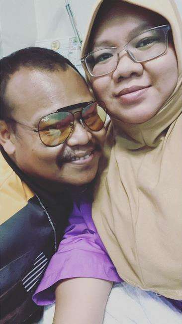 Tak pernah gagal datang ke RS jenguk istri yang sakit.
