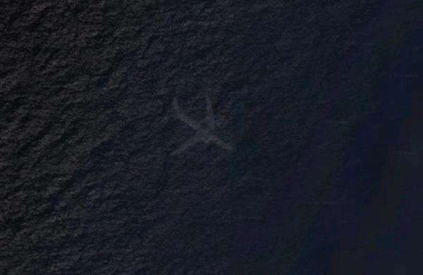 Penampakan pesawat tenggelam di dasar laut dekat Bahama.