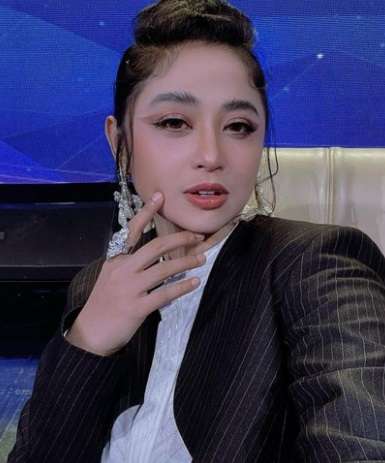dewi perssik