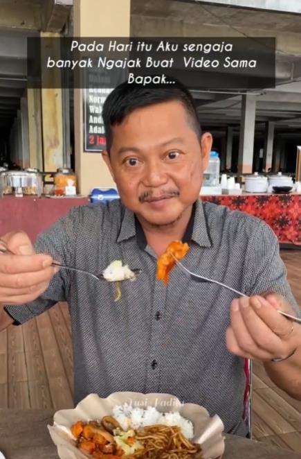 Pura-pura bahagia padahal terluka.