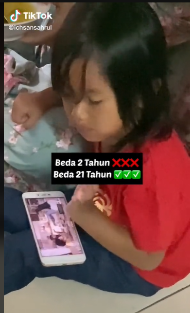 Terpaut Usia 24 Tahun, Kebersamaan Kakak Adik Ini Bak Anak dan Orangtua
