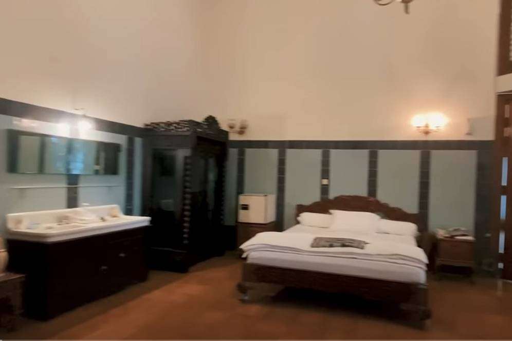 Kamar tidur Soekarno di Loji Gandrung
