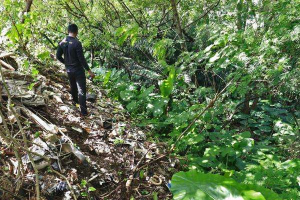 Adi biasanya melakukan ronda di sekitar loji.