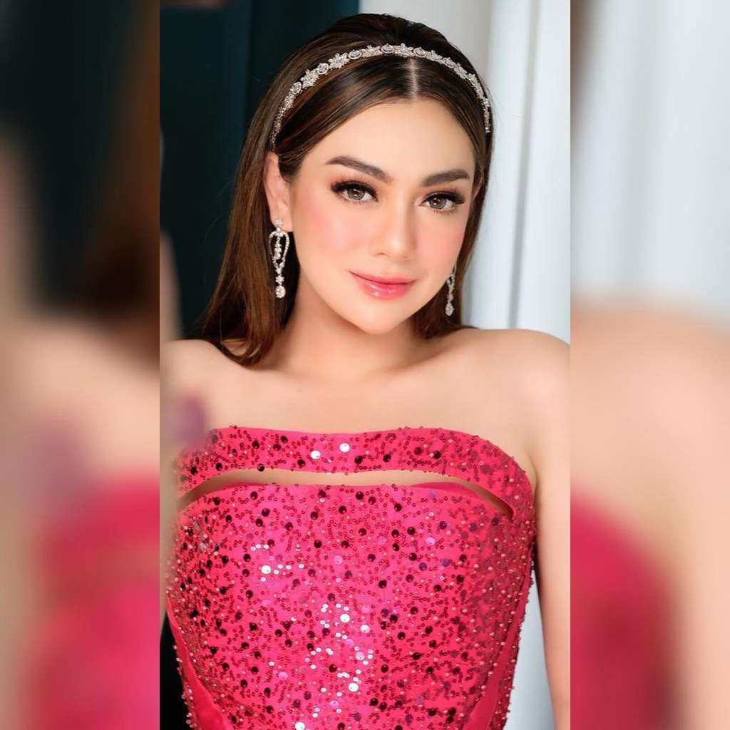 Makeup Fauzia Hanum di Wajah Celine Evangelista