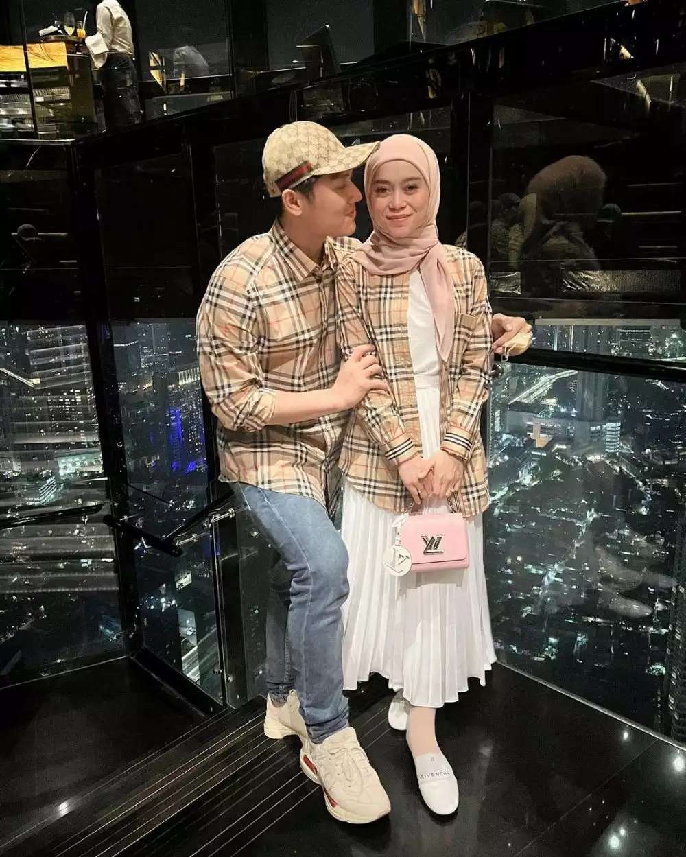 Besaran uang bulanan 8 seleb yang tak terduga.