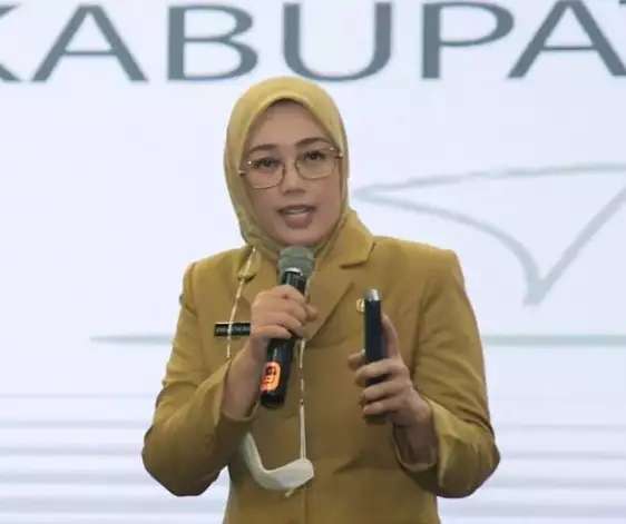 7 fakta Bupati Anne Ratna Mustika.