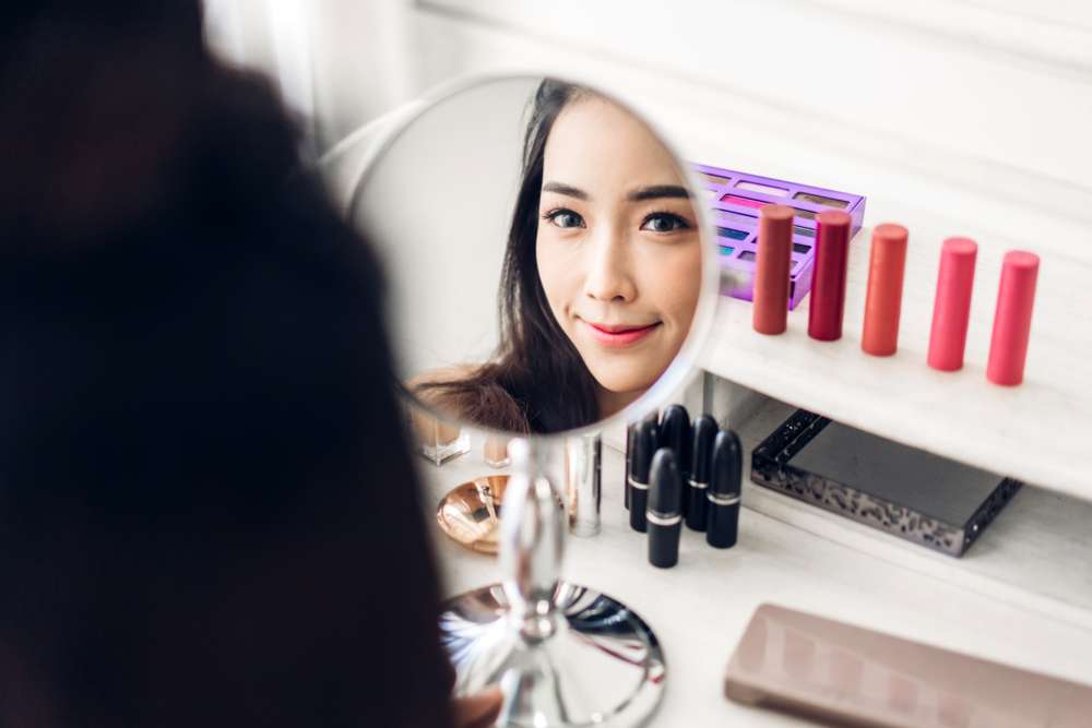 Tips Makeup Anti Luntur Saat Nonton Konser dan Festival Musik ala Tokopedia