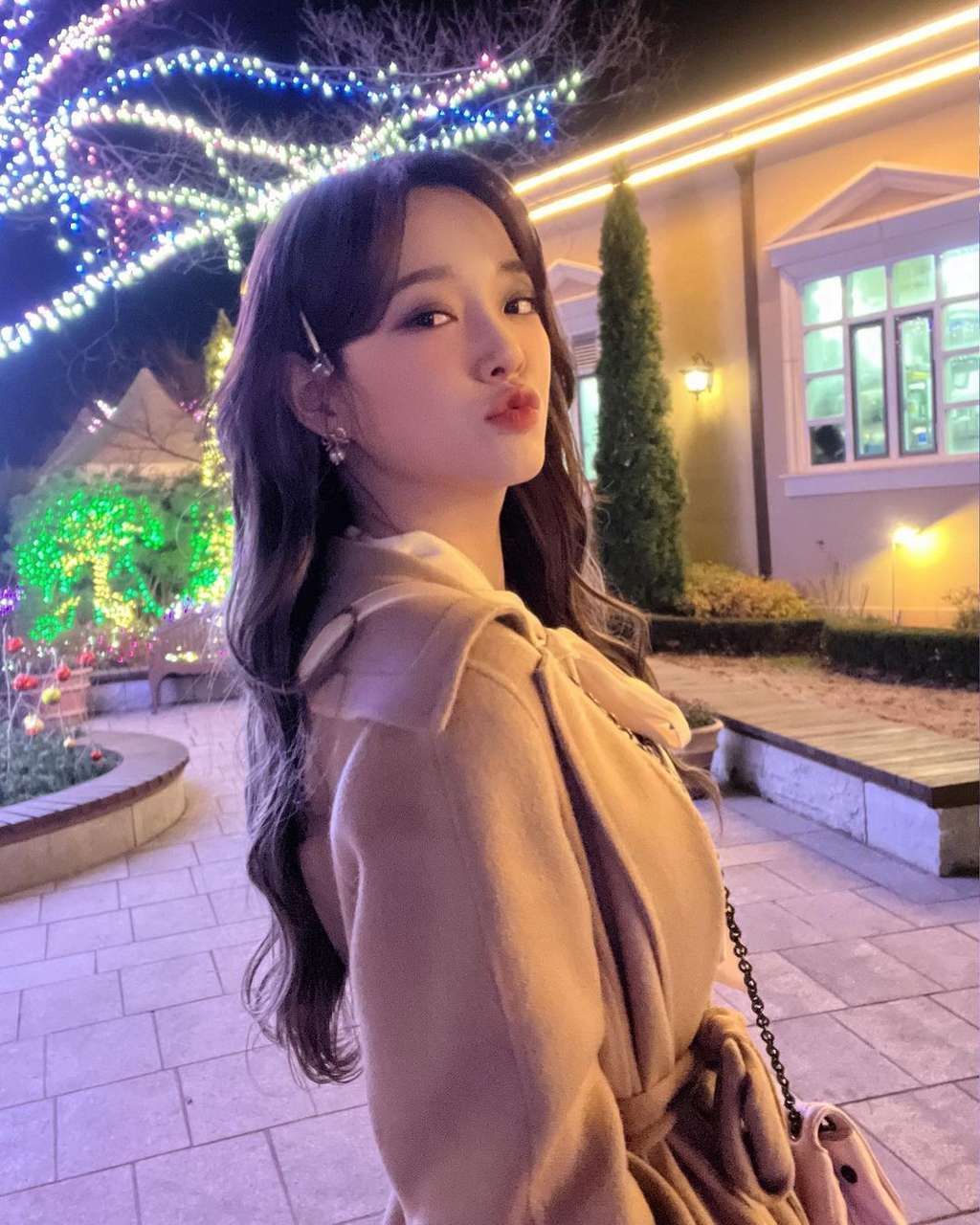 Aktris Korea Tampil dengan Eye Makeup Bold