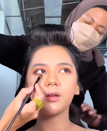 Memakai Eyeshadow