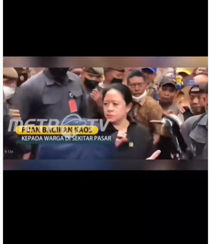 Viral Video Puan Maharani Bagi-bagi Kaos di Pasar, Ekspresinya Jadi Sorotan