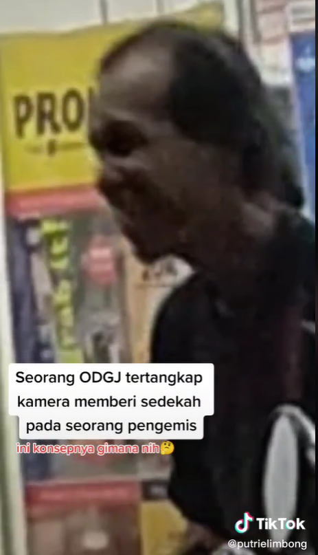 Momen ODGJ Beri Sedekah ke Pengemis, Senyum Semringah Usai Beri Uang