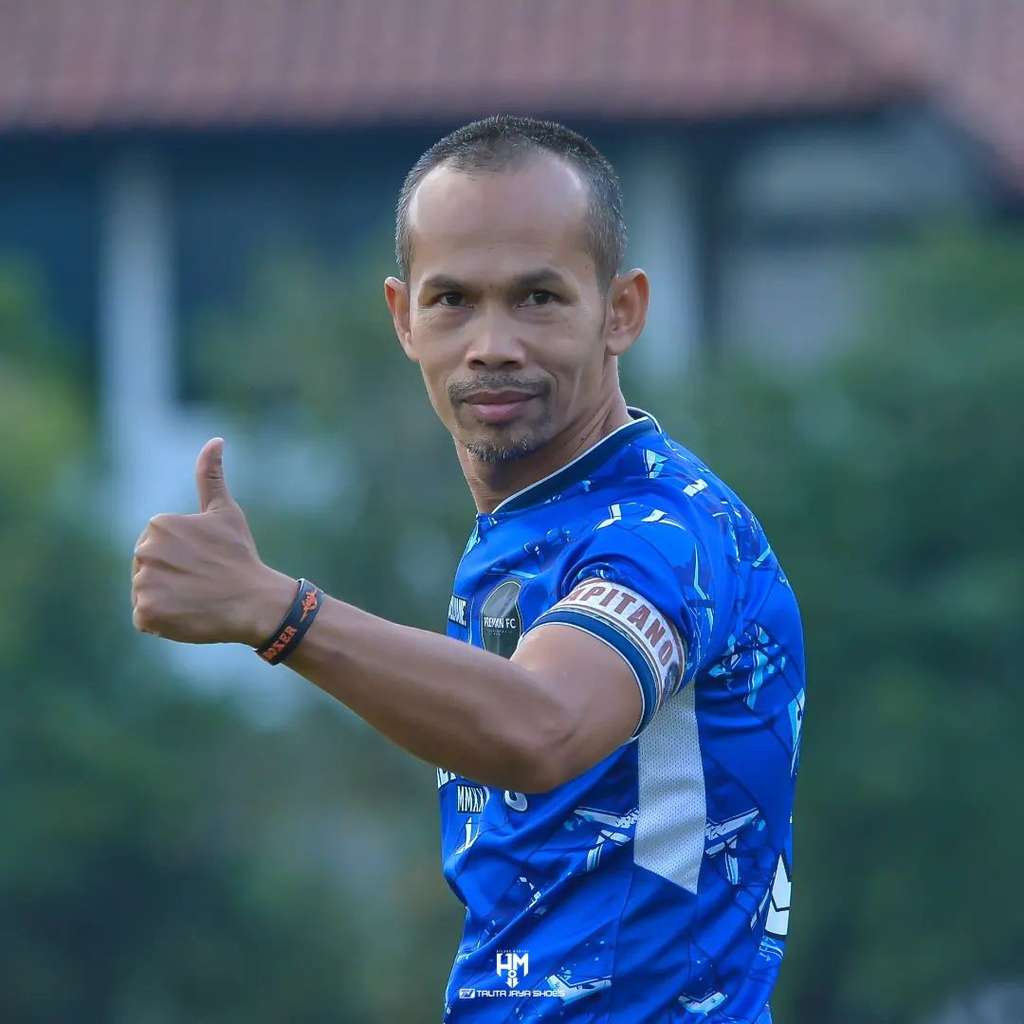 Remon hobi sepakbola Remon hobi sepakbola