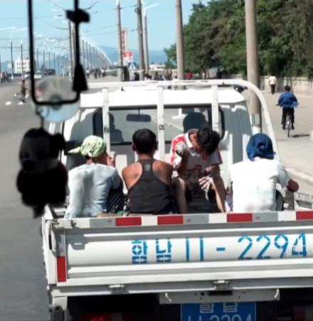 Suasana Korea Utara bikin kangen masa lalu yang adem dan damai.