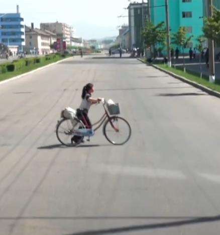 Suasana Korea Utara bikin kangen masa lalu yang adem dan damai.