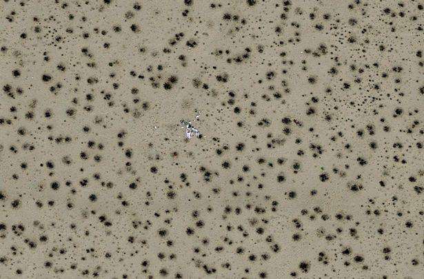 Pengguna Google Maps temukan benda mirip puing pesawat di gurun pasir AS.
