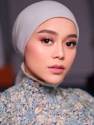 Sumber kekayaan Lesti Kejora.