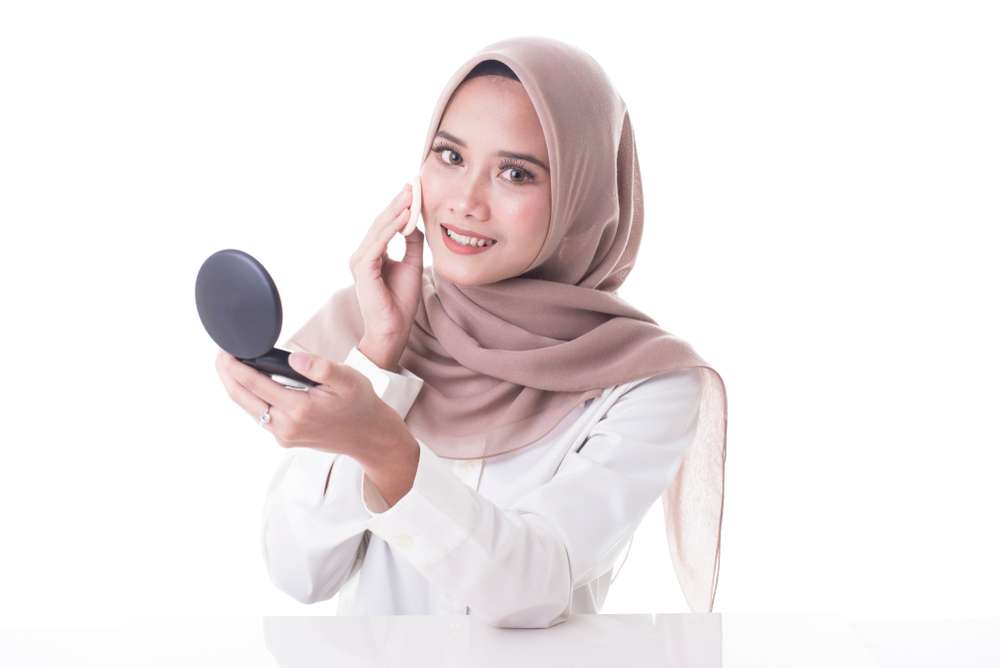 Memakai Bedak