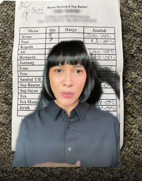 Keenakan makan ayam goreng dan sup buntut, wanita syok harus bayar hampir sejuta.